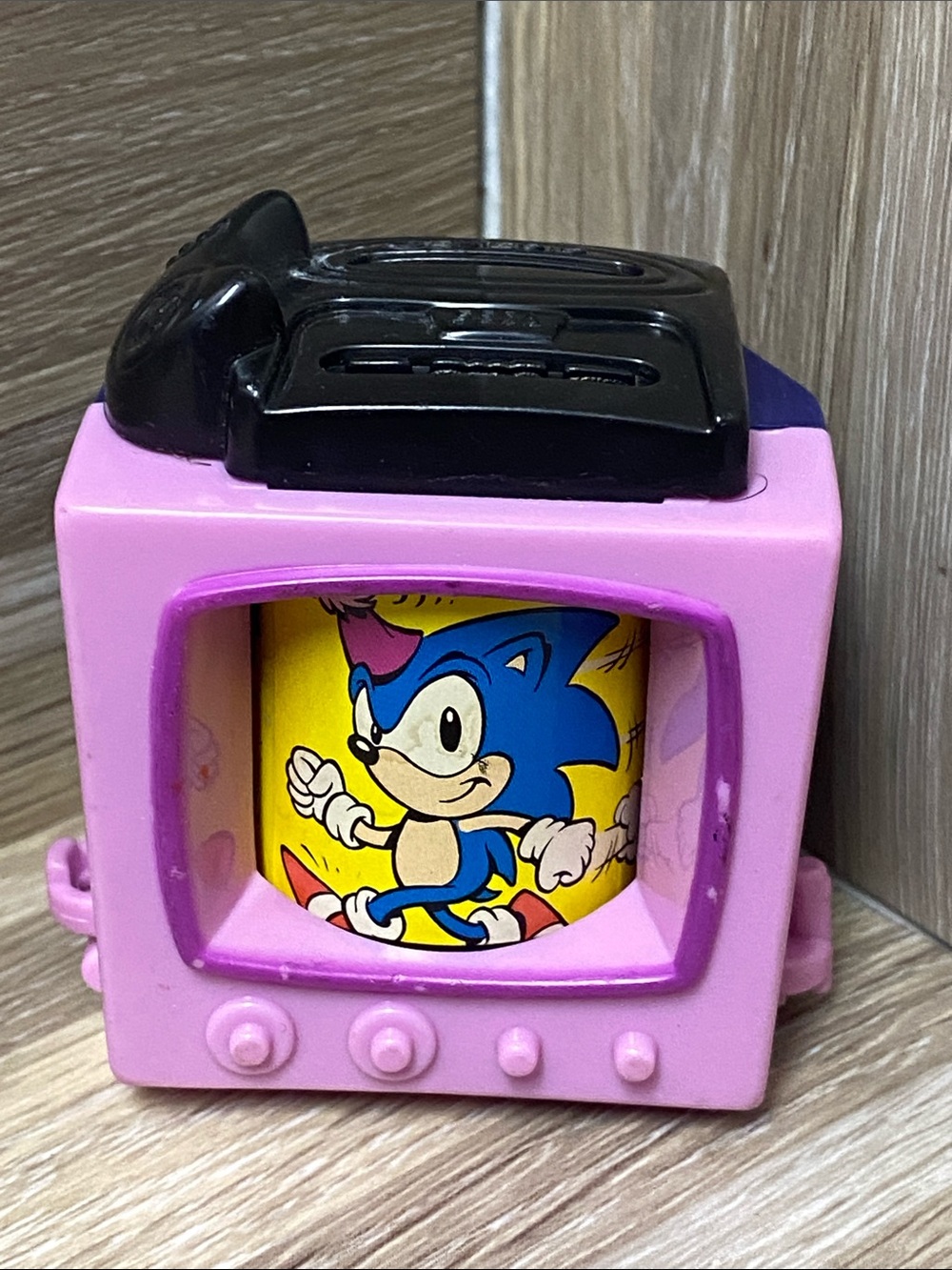 Sega genesis video game console sonic the hedgehog mini figure 90s